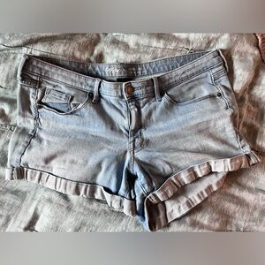 Size 10/30 Mossimo Mid Rise Midi Short